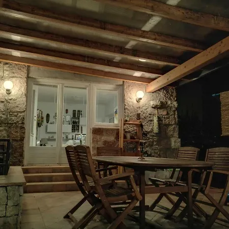Con Veranda, Giardino E Piscina