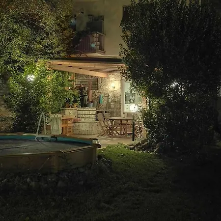 Con Veranda, Giardino E Piscina Apartman *
